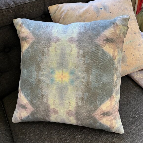 Eskayel Jangala Pillow Citron, 18"x18" with feather insert - Picture 3 of 6